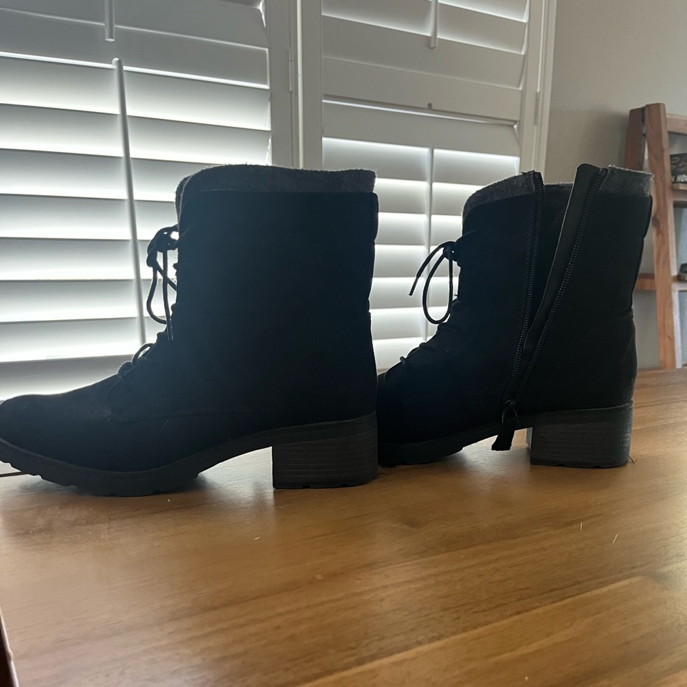 Women’s black boot - Picture 3 of 3
